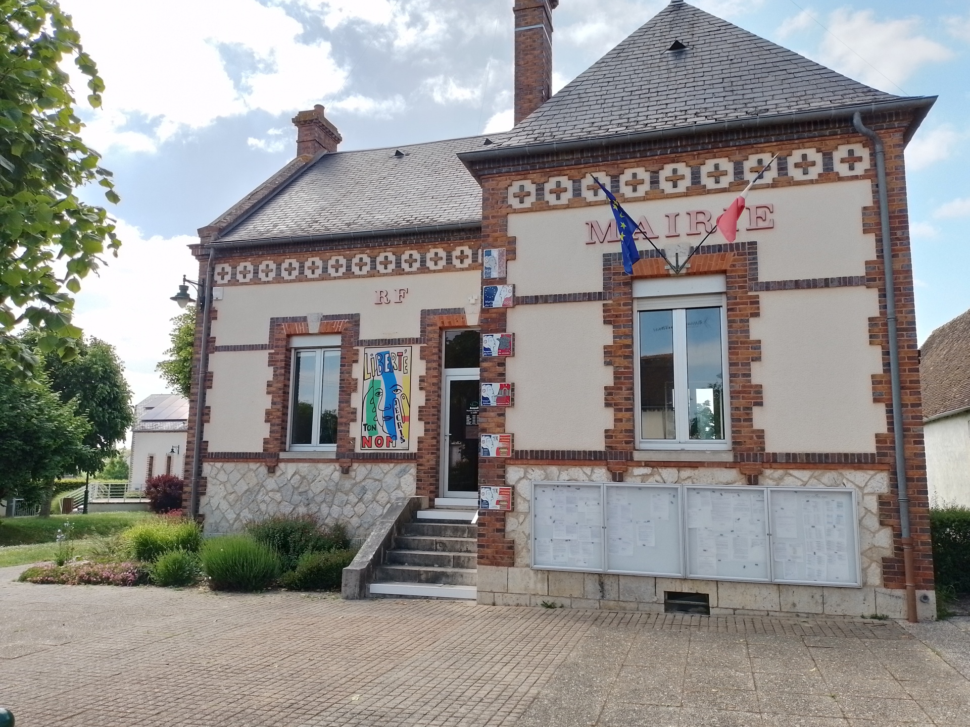 Mairie : entrée du public