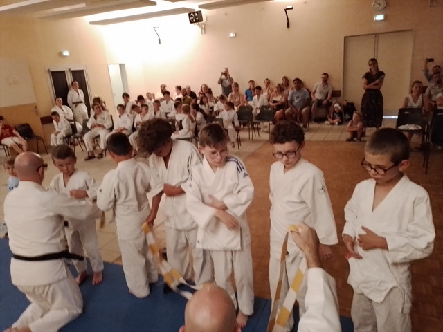 Ceintures blanc-jaune