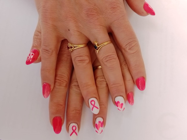 Rose jusqu'au bout des ongles